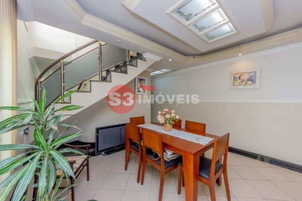 Casa à venda com 3 quartos, 322m² - Foto 4