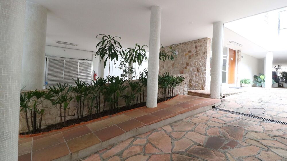 Apartamento à venda com 2 quartos, 74m² - Foto 2