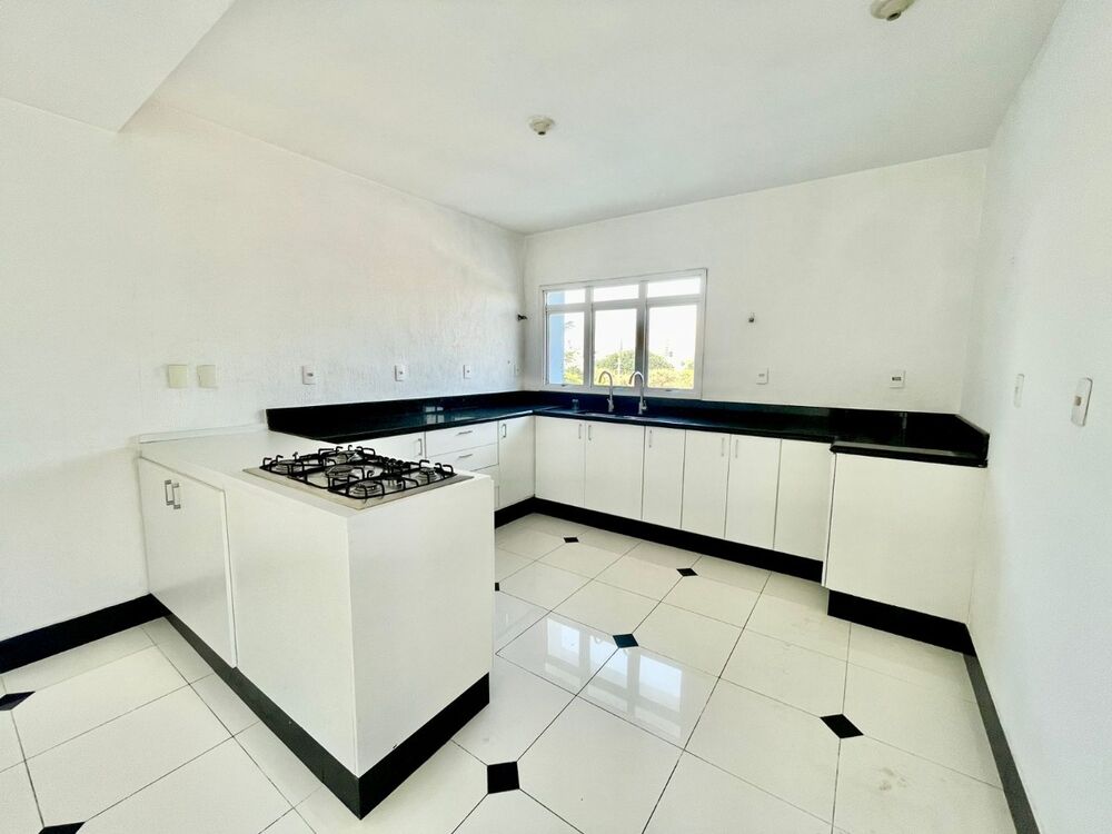 Casa à venda com 3 quartos, 355m² - Foto 1