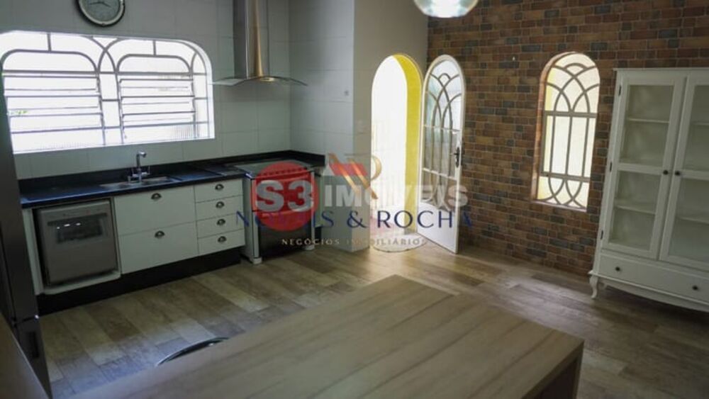 Casa, 3 quartos, 211 m² - Foto 4
