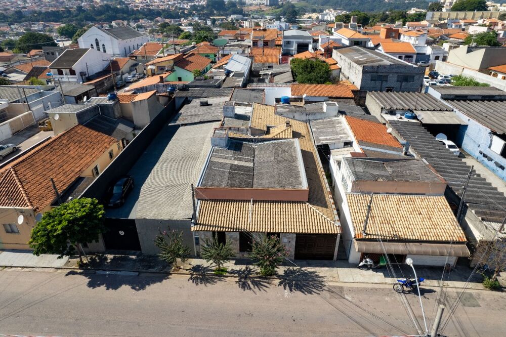 Casa, 4 quartos, 328 m² - Foto 1