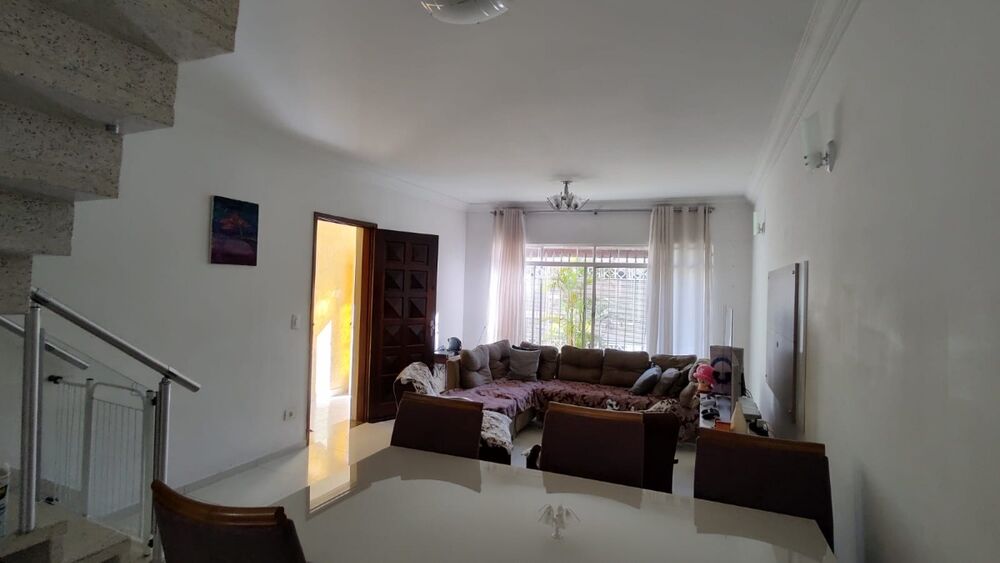 Casa à venda com 3 quartos, 115m² - Foto 1