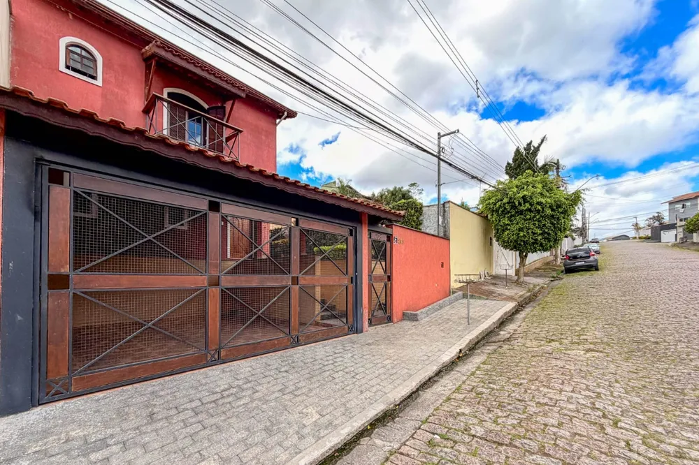 Sobrado, 3 quartos, 222 m² - Foto 1