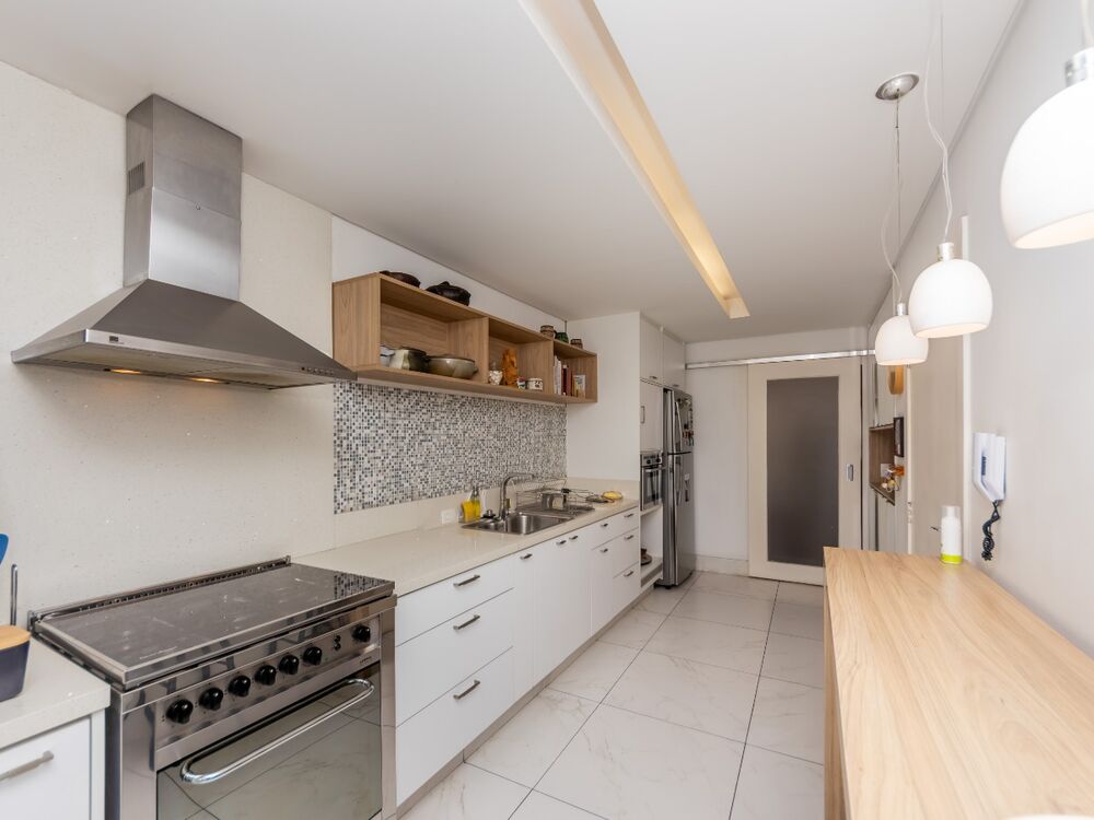 Apartamento à venda com 3 quartos, 141m² - Foto 2