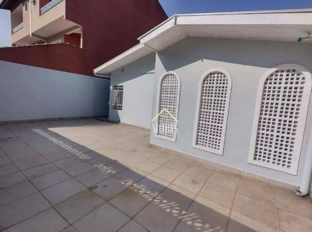 Casa à venda com 3 quartos, 256m² - Foto 1