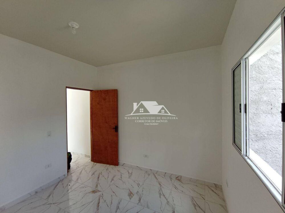 Casa à venda com 2 quartos, 56m² - Foto 4