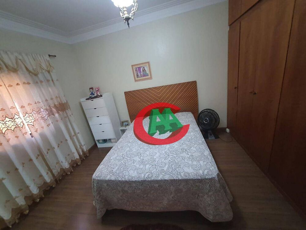 Casa à venda com 3 quartos, 224m² - Foto 8