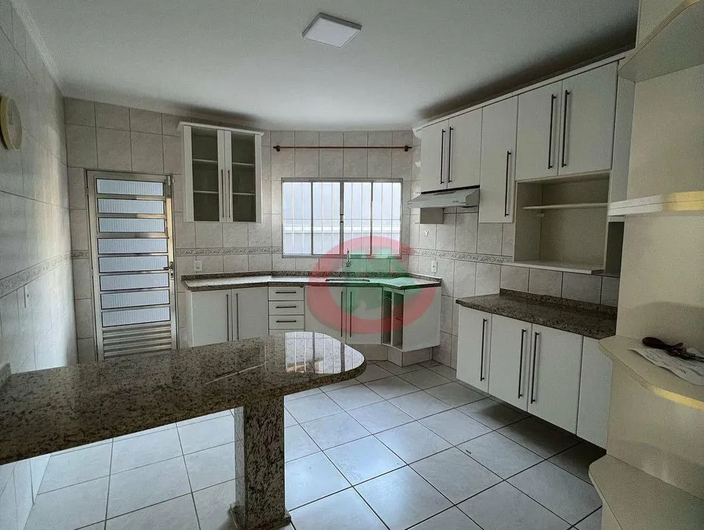 Casa, 3 quartos, 214 m² - Foto 4
