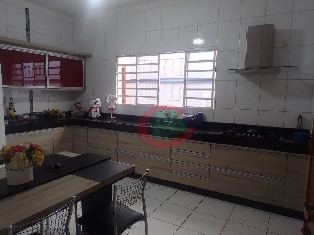 Casa, 3 quartos, 179 m² - Foto 1