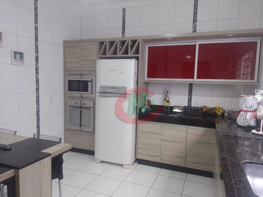 Casa, 3 quartos, 179 m² - Foto 2