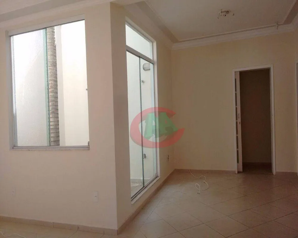 Casa, 3 quartos, 207 m² - Foto 2