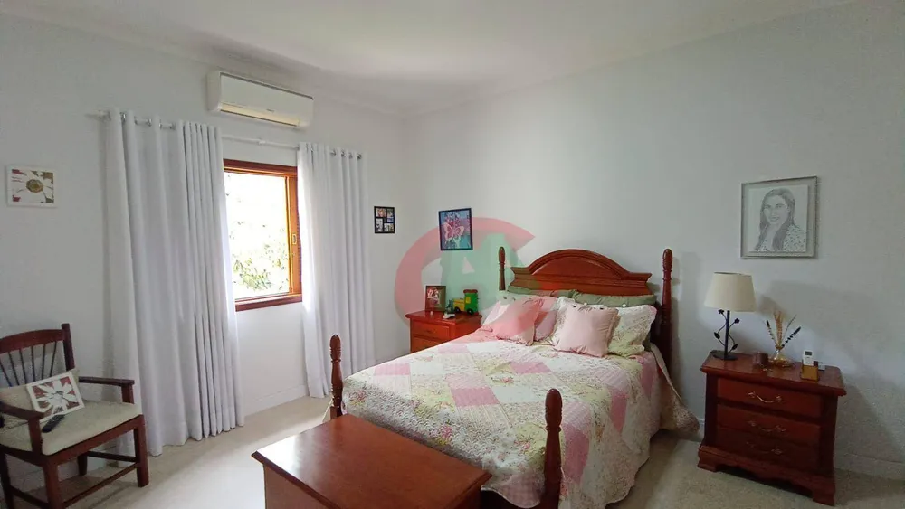 Chácara, 3 quartos, 2500 m² - Foto 1