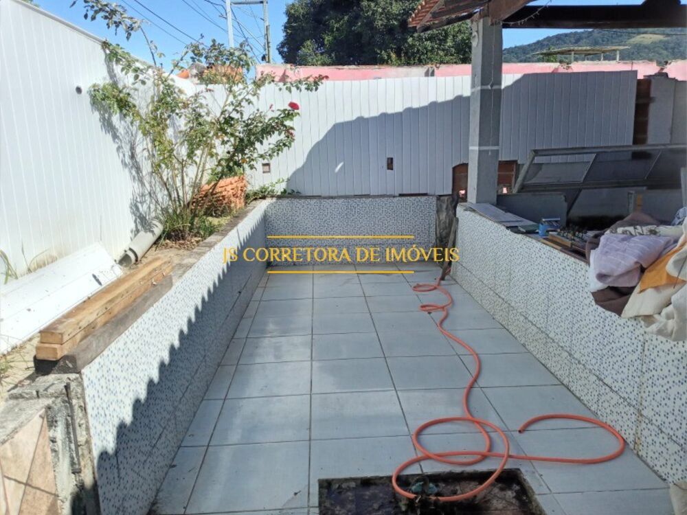 Casa à venda com 2 quartos, 450m² - Foto 1