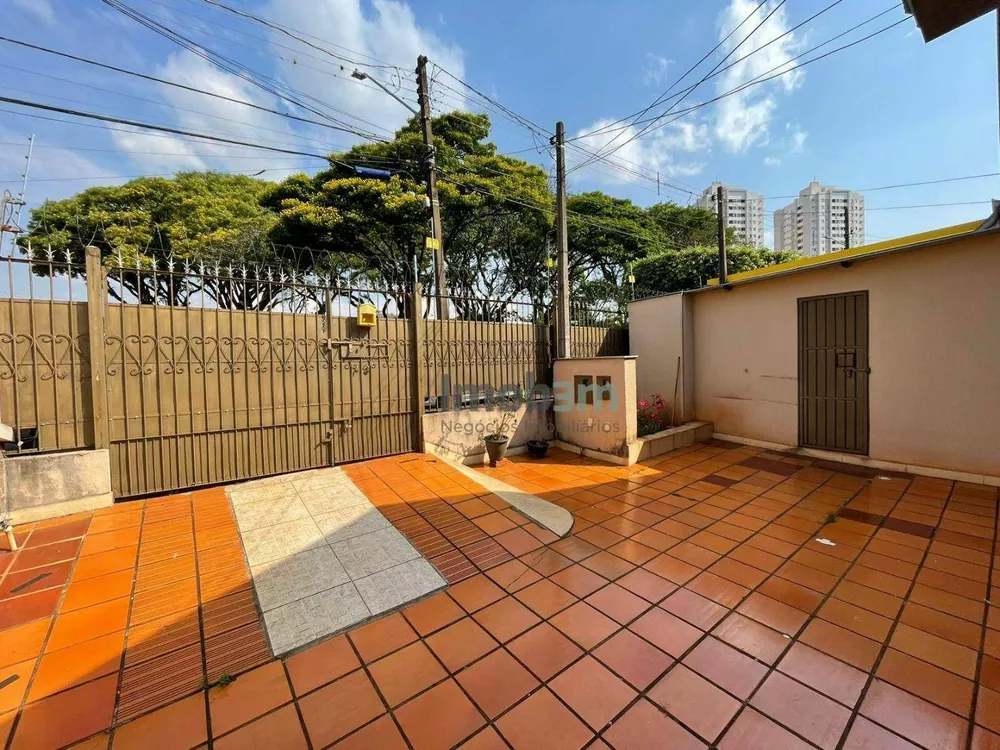 Casa à venda com 4 quartos, 190m² - Foto 2