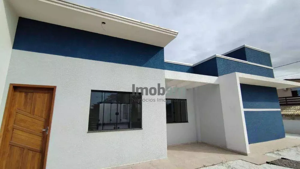 Casa à venda com 3 quartos, 80m² - Foto 1