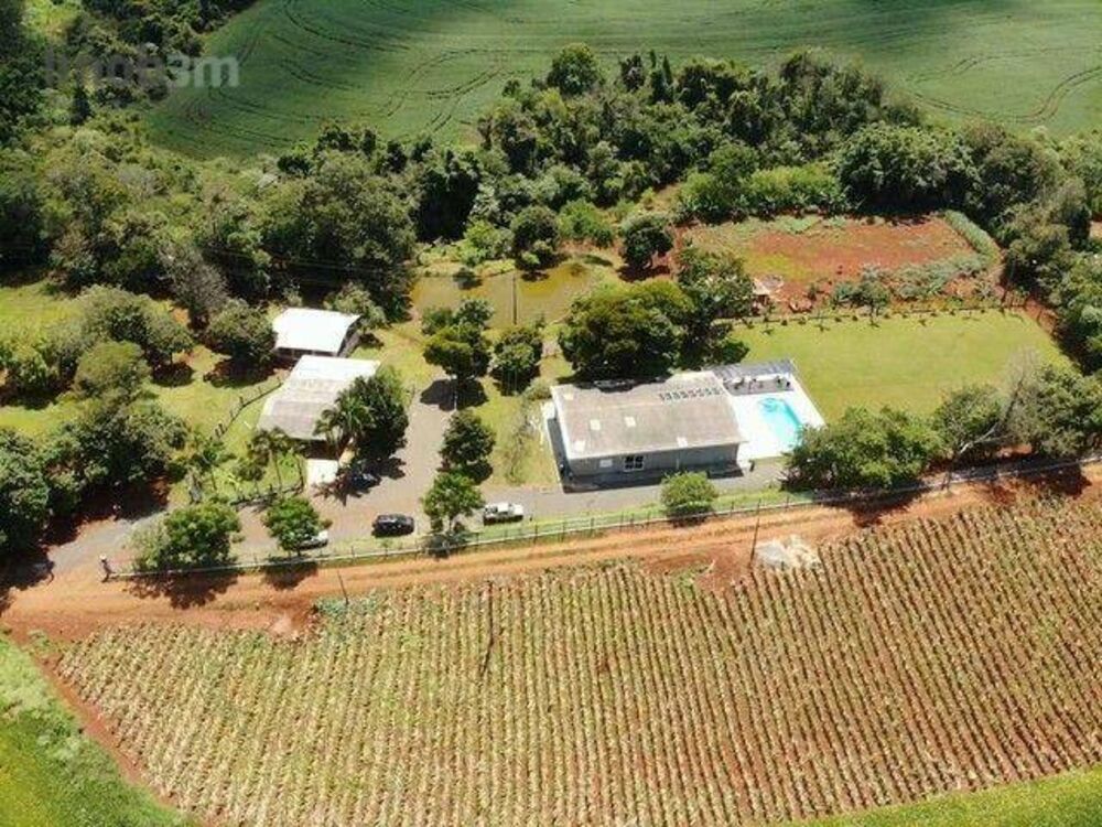 Chácara à venda com 3 quartos, 200m² - Foto 1
