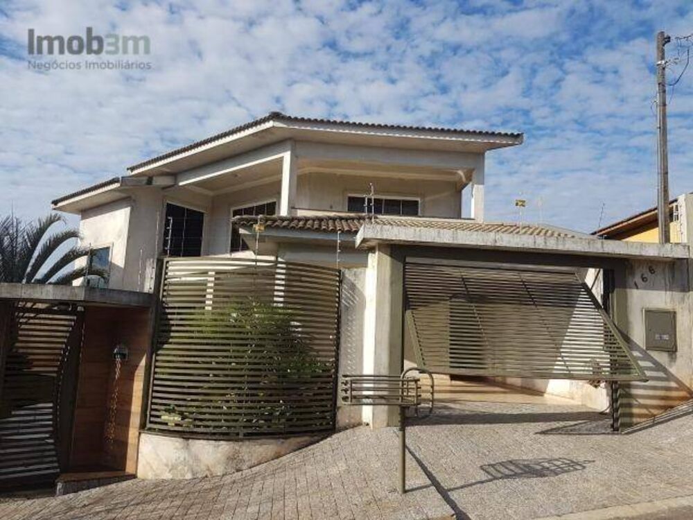 Sobrado à venda com 4 quartos, 380m² - Foto 1