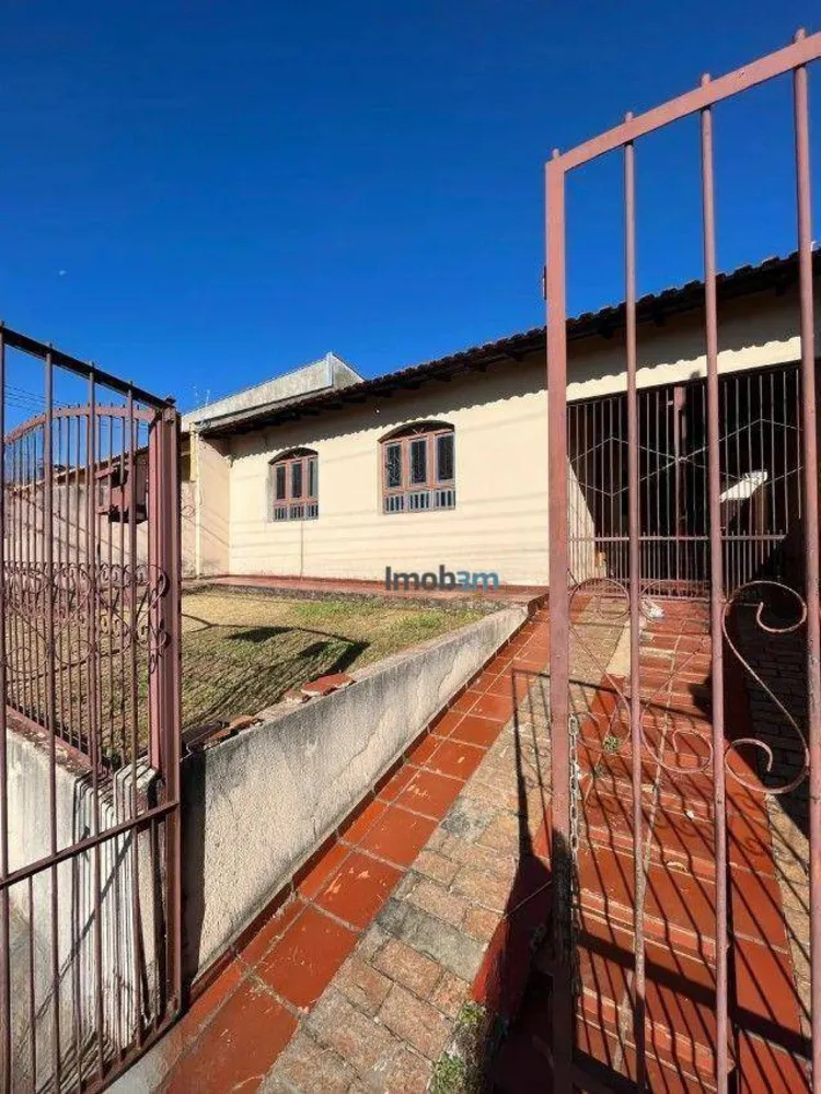 Casa, 3 quartos, 245 m² - Foto 1