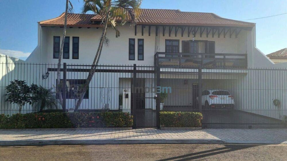Sobrado à venda com 3 quartos, 249m² - Foto 1