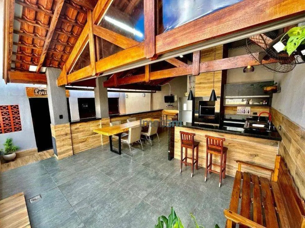 Casa, 3 quartos, 249 m² - Foto 1