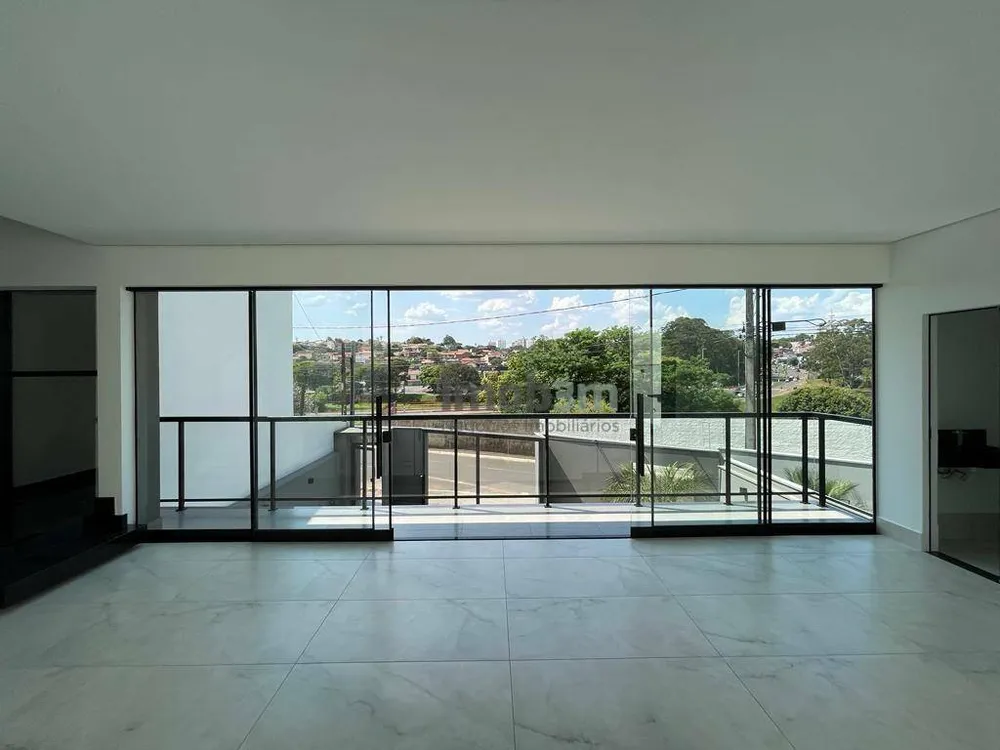 Sobrado, 3 quartos, 241 m² - Foto 3