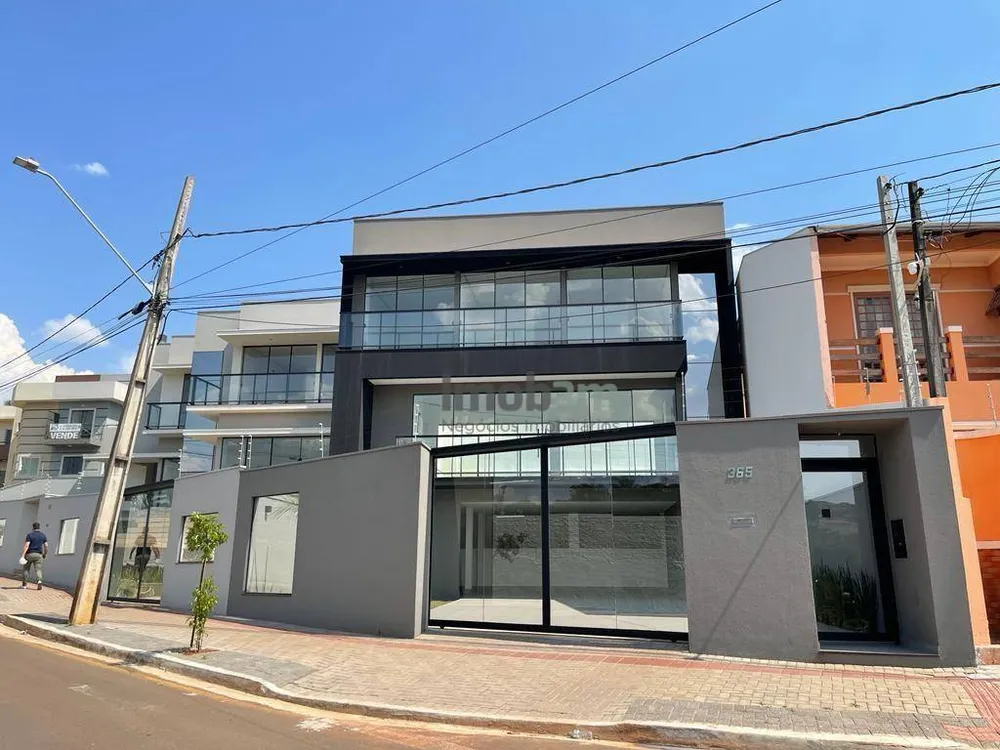 Sobrado, 3 quartos, 241 m² - Foto 1