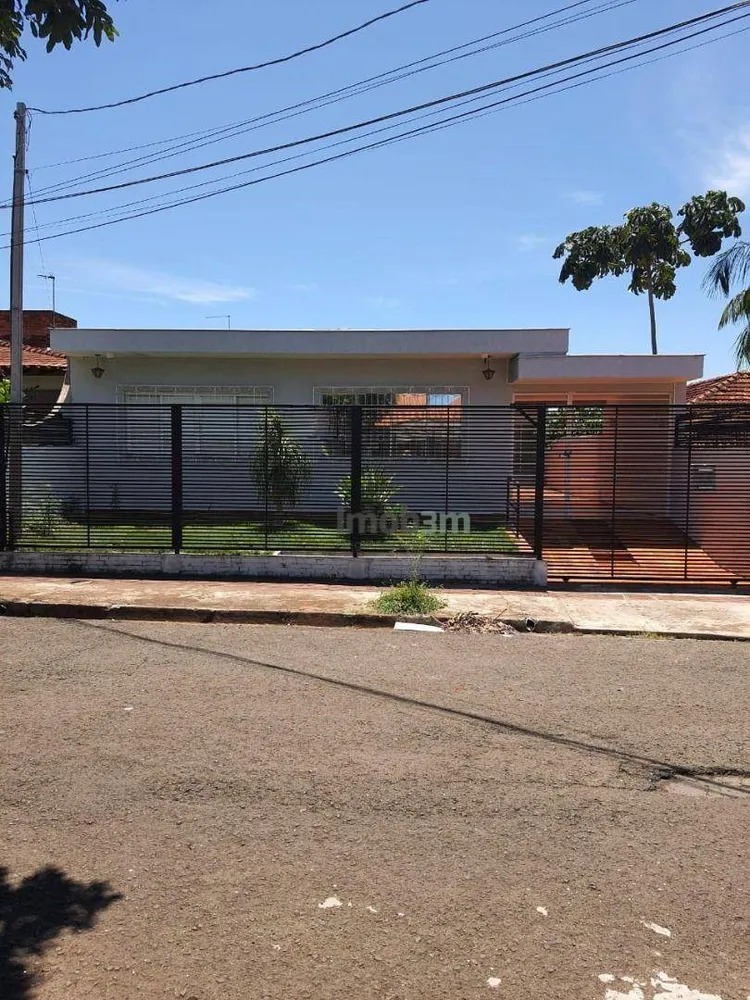 Casa, 4 quartos, 174 m² - Foto 1