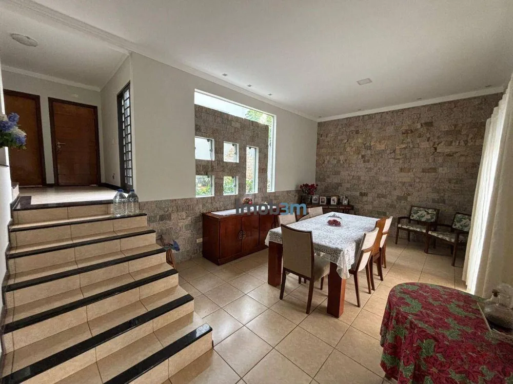 Sobrado, 4 quartos, 320 m² - Foto 1