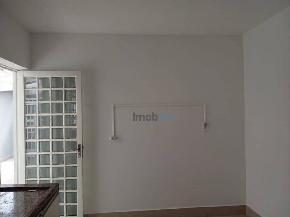Casa à venda e aluguel com 3 quartos, 144m² - Foto 1