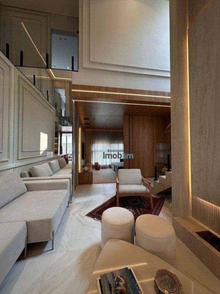 Sobrado à venda com 5 quartos, 285m² - Foto 1