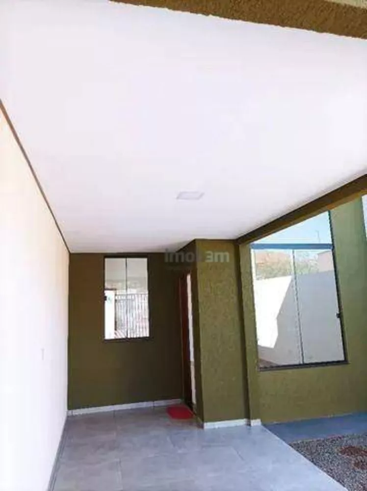 Casa à venda com 3 quartos, 82m² - Foto 2