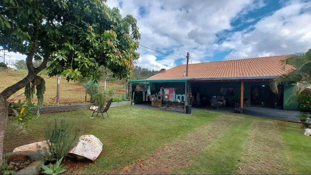 Chácara, 3 quartos, 556 m² - Foto 1