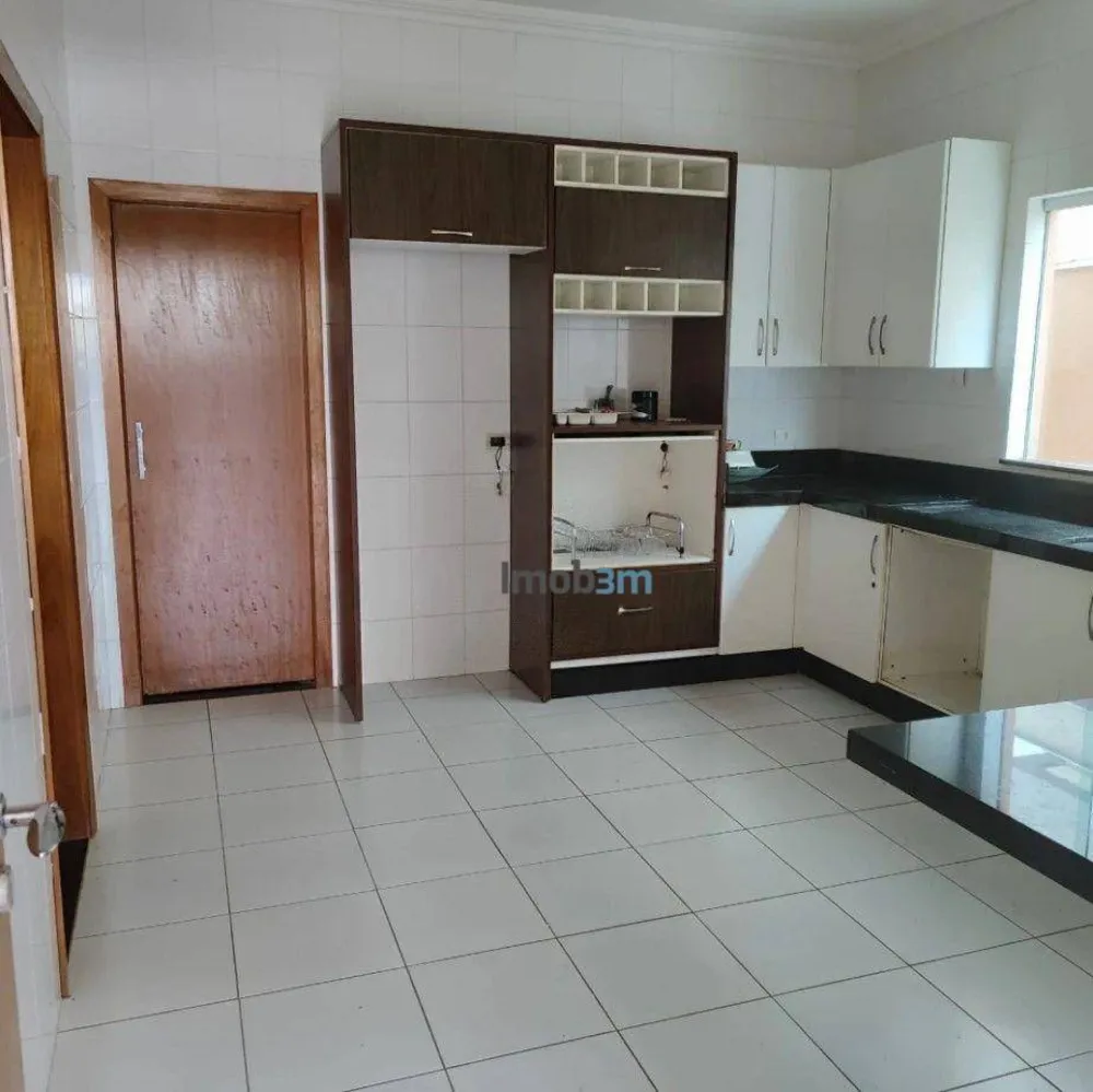 Sobrado, 5 quartos, 330 m² - Foto 1
