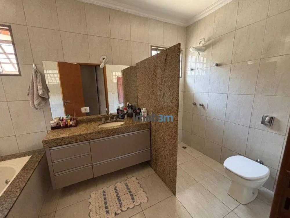 Casa, 4 quartos, 178 m² - Foto 1