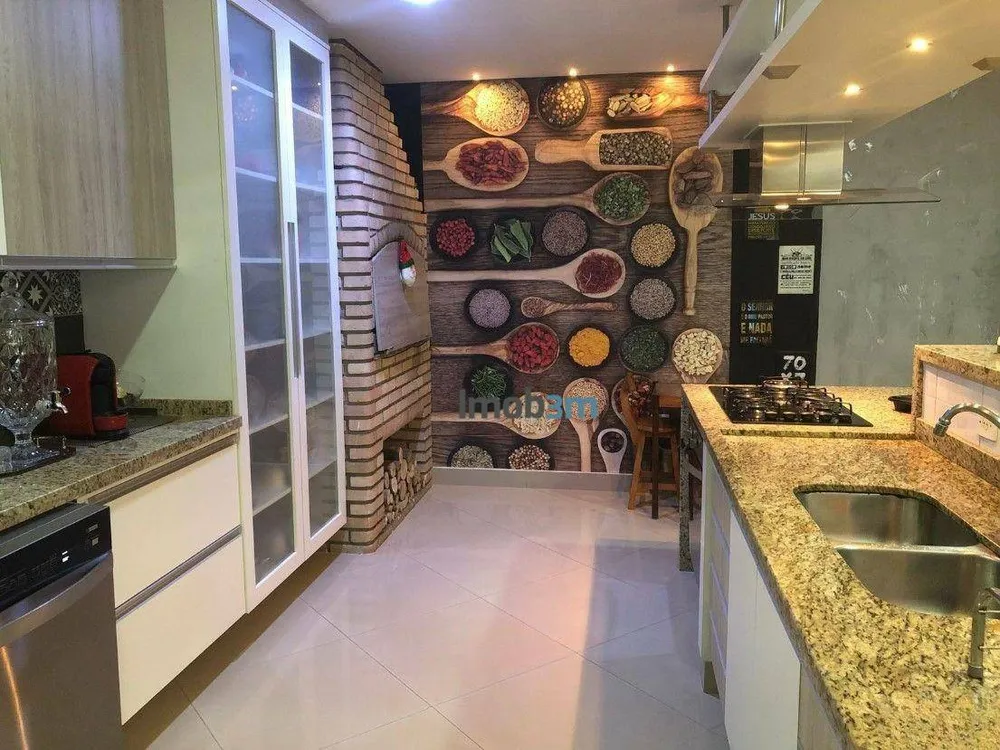 Casa, 3 quartos, 245 m² - Foto 3