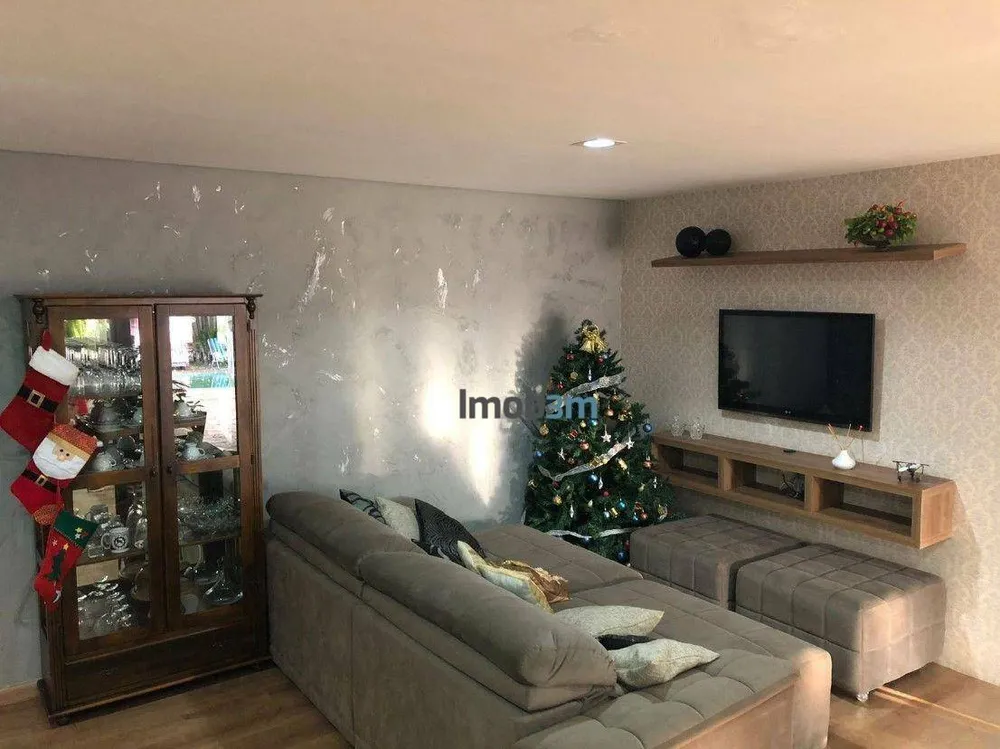 Casa, 3 quartos, 245 m² - Foto 1