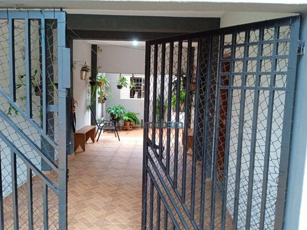 Sobrado à venda com 6 quartos, 180m² - Foto 1