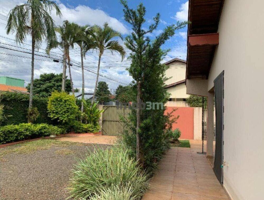 Casa à venda com 4 quartos, 299m² - Foto 1