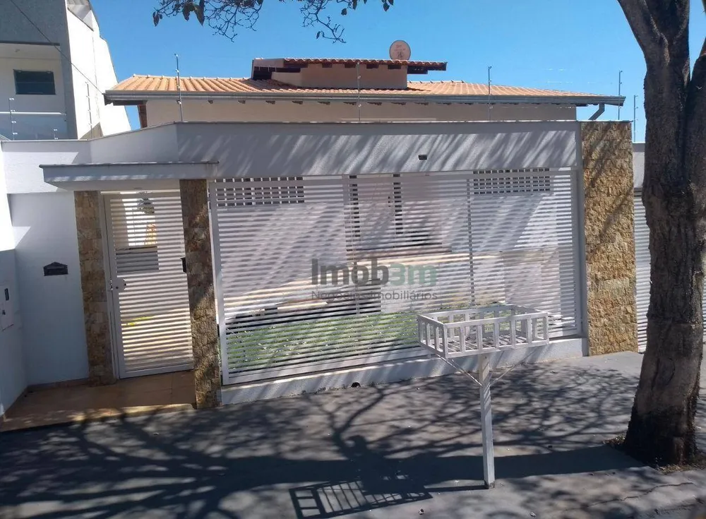 Casa, 3 quartos, 220 m² - Foto 1