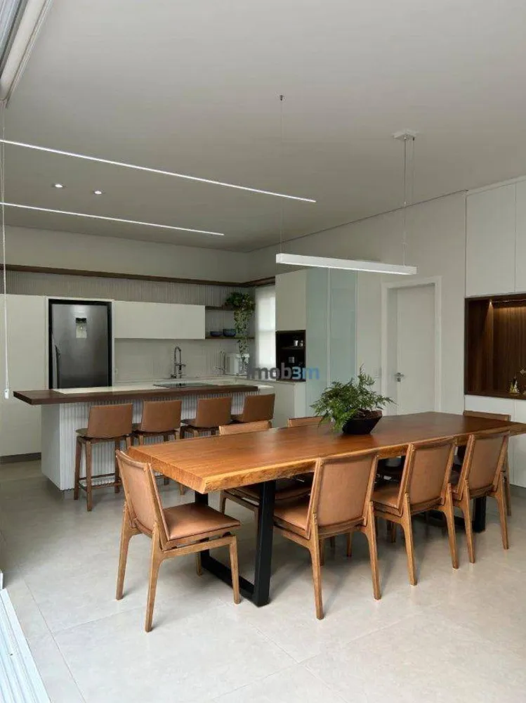 Sobrado, 3 quartos, 244 m² - Foto 2