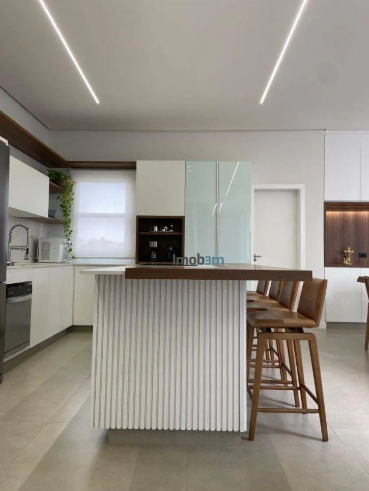 Sobrado, 3 quartos, 244 m² - Foto 4