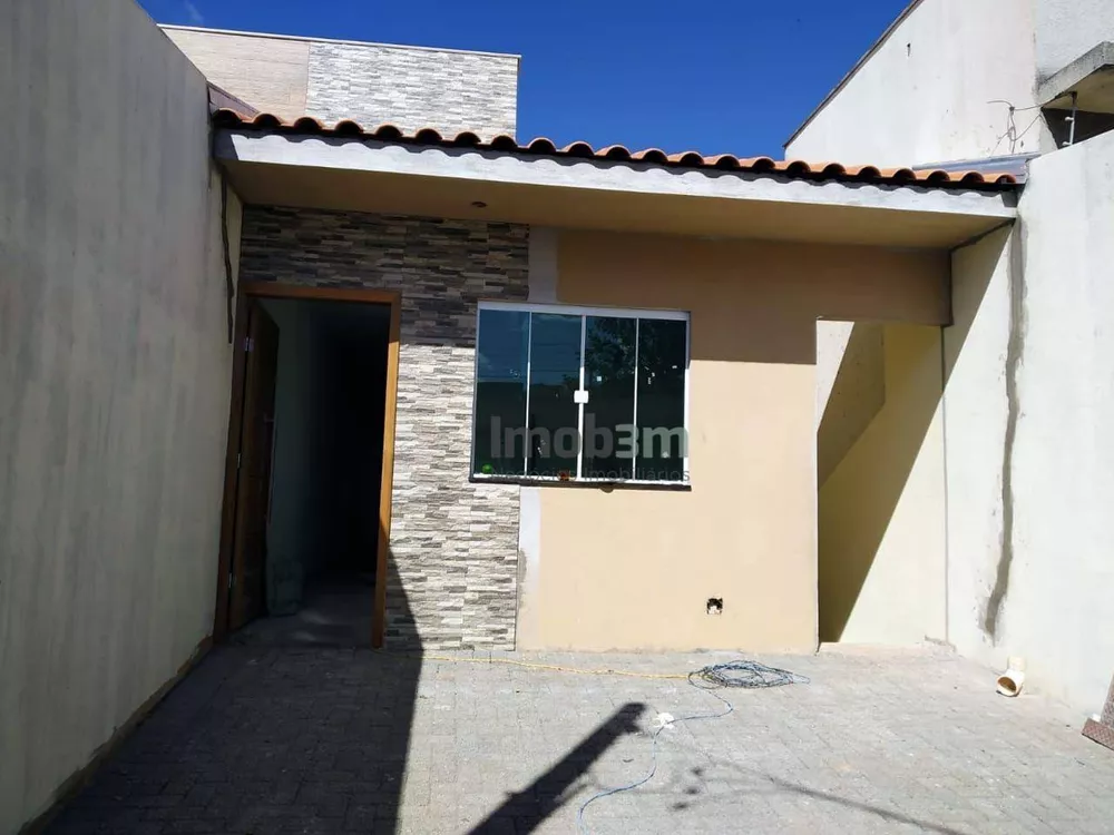 Casa à venda com 4 quartos, 135m² - Foto 1