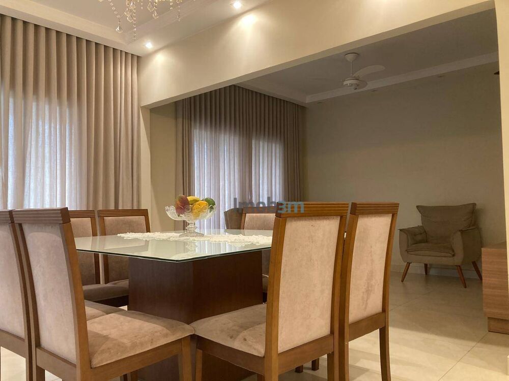Casa à venda com 3 quartos, 190m² - Foto 1
