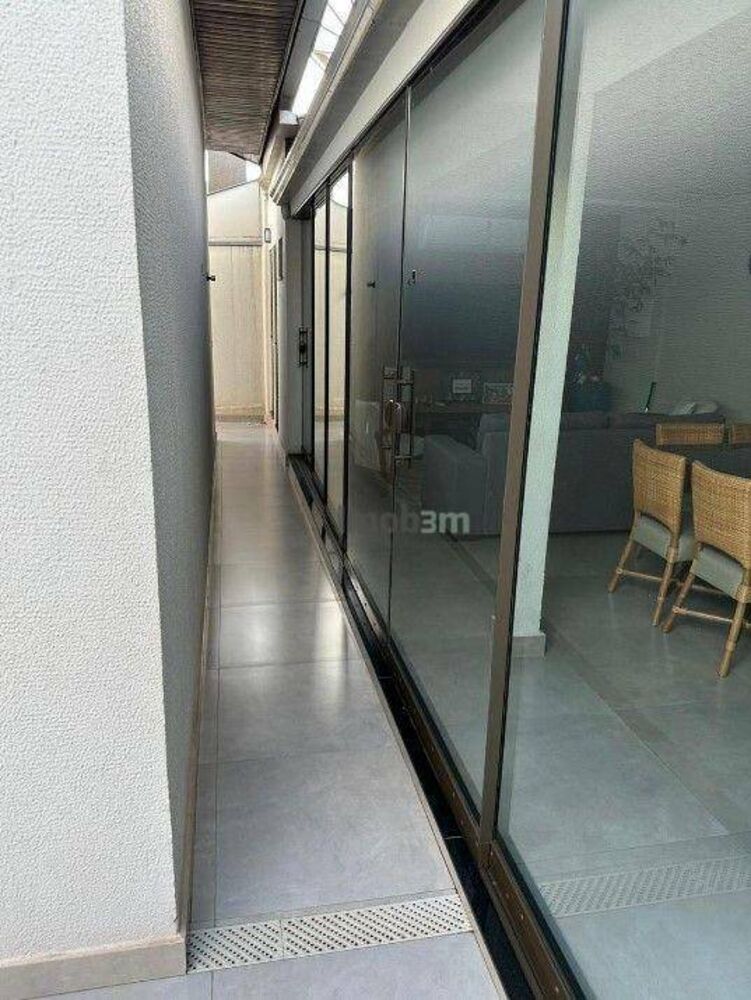 Casa, 3 quartos, 239 m² - Foto 1