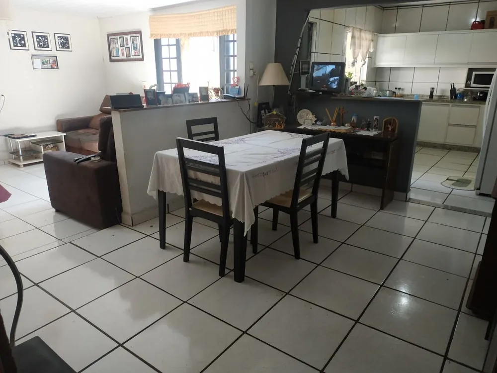 Casa, 2 quartos, 190 m² - Foto 1