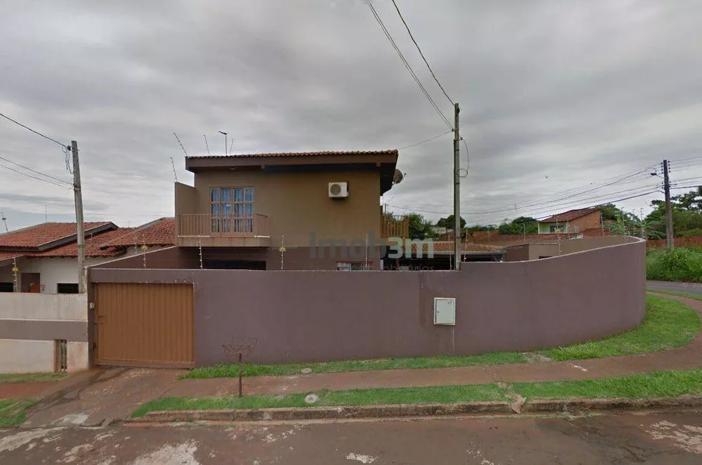 Casa à venda com 3 quartos, 250m² - Foto 1