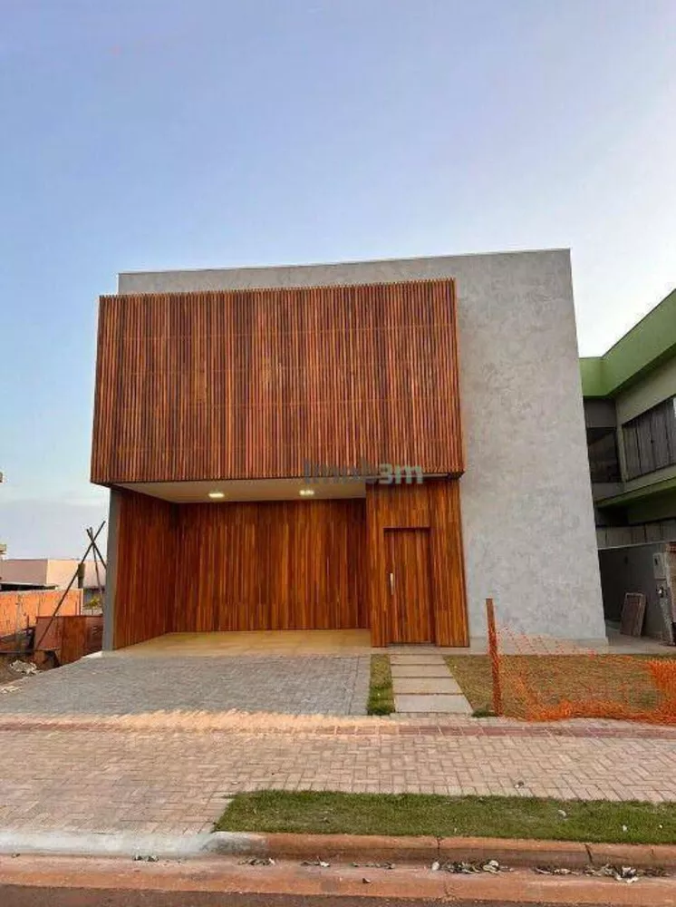 Sobrado à venda com 3 quartos, 230m² - Foto 1