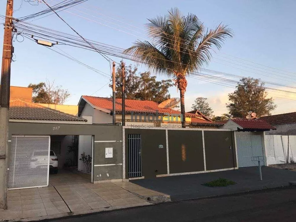 Casa à venda com 4 quartos, 100m² - Foto 1