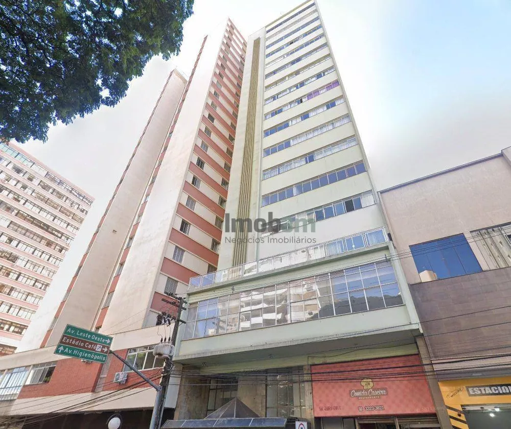 Apartamento à venda com 3 quartos, 240m² - Foto 1