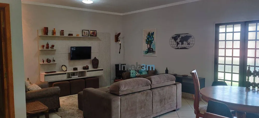 Chácara, 3 quartos, 2850 m² - Foto 1